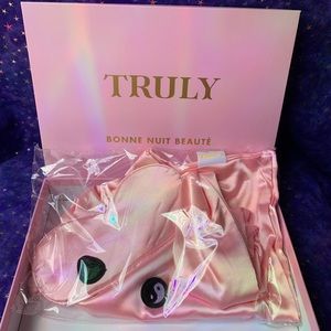Truly Beauty Pink Vegan Silk Luxury Bonne Nuit Sleep Haircare Gift Box Full Set